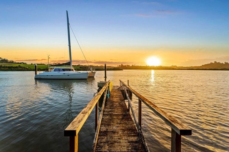 Photo of property in 24 Poplar Road, Stanmore Bay, Whangaparaoa, 0932