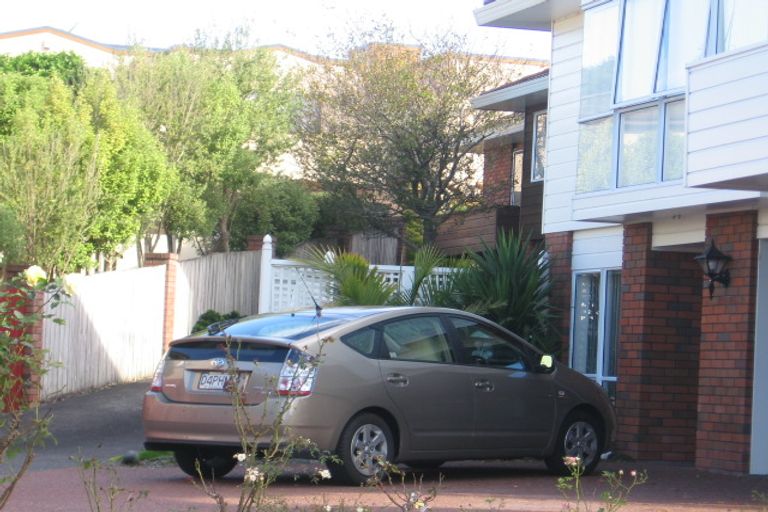 Photo of property in 2/16 Bluefin Way, West Harbour, Auckland, 0618