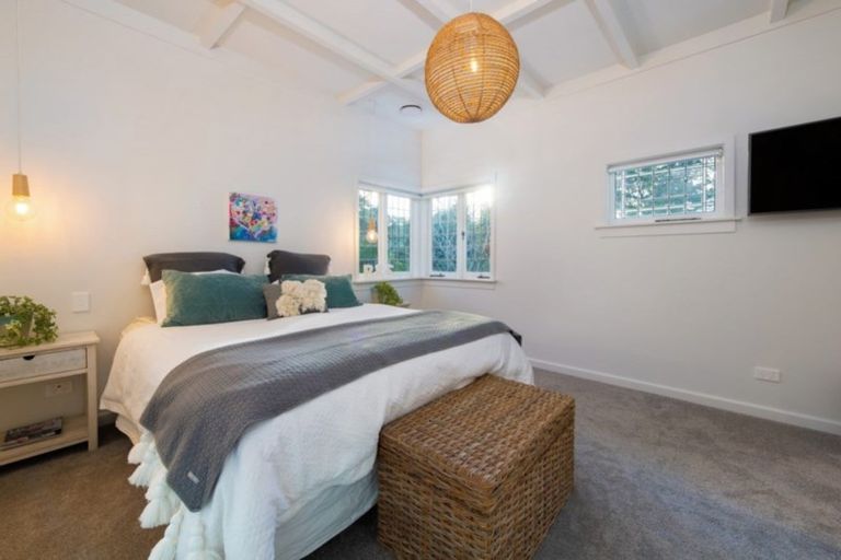 Photo of property in 33 Outlook Road, Greenhithe, Auckland, 0632