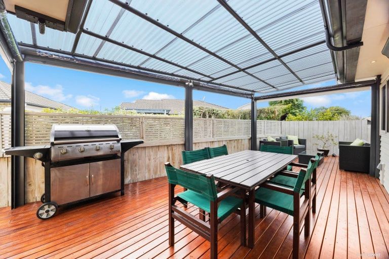 Photo of property in 18a Doment Crescent, Orewa, 0931