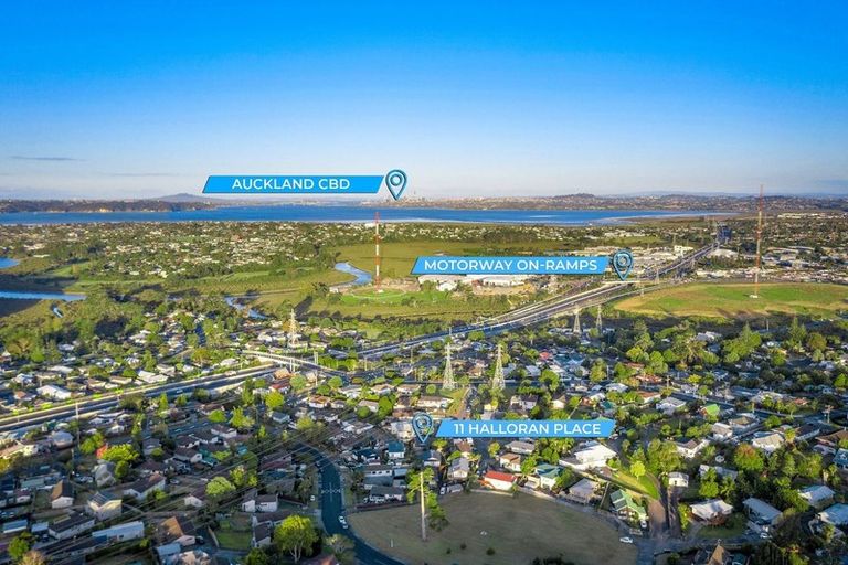 Photo of property in 11 Halloran Place, Massey, Auckland, 0614