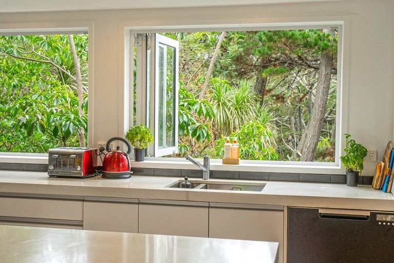 Photo of property in 28 Blundell Place, Chatswood, Auckland, 0626