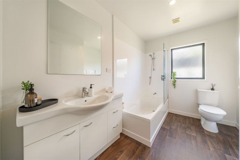 Photo of property in 17 Sunstone Crescent, Brown Owl, Upper Hutt, 5018