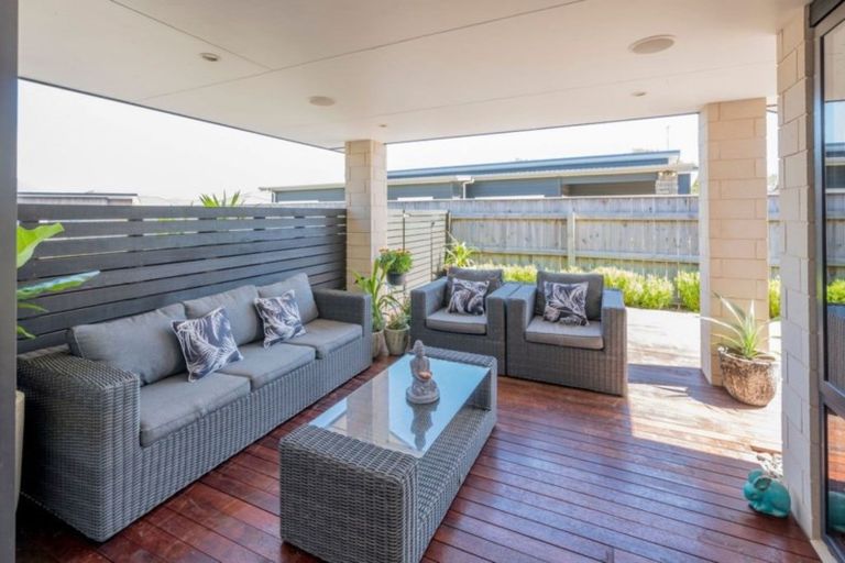 Photo of property in 40 San Priamo Place, Paraparaumu Beach, Paraparaumu, 5032