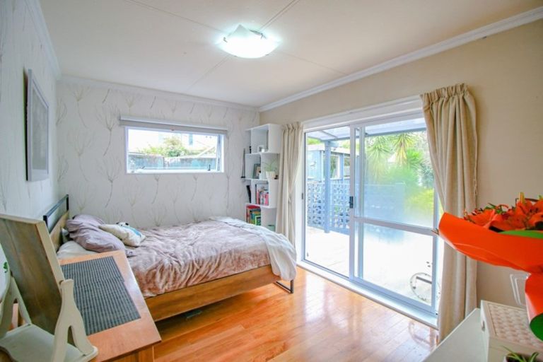 Photo of property in 140 Aokautere Drive, Fitzherbert, Palmerston North, 4410