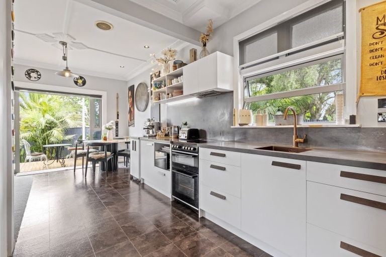 Photo of property in 6 Aratapu Street, Waitara, 4320