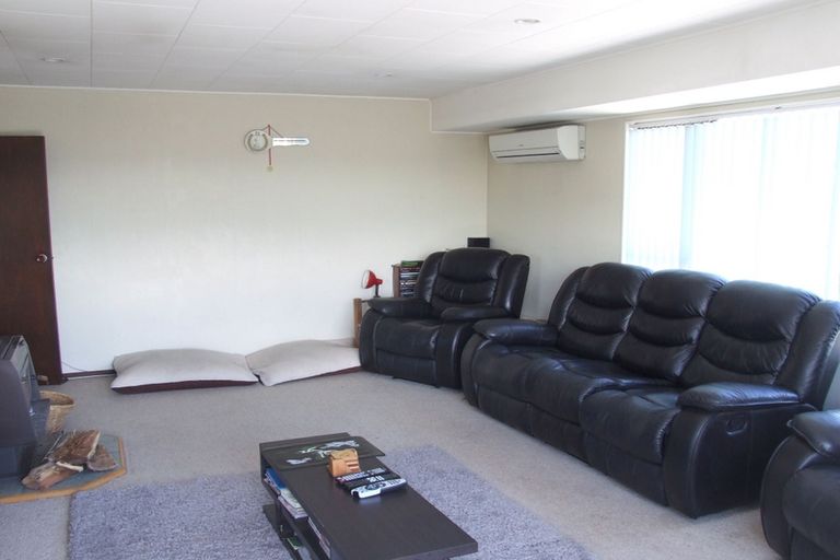 Photo of property in 2 Kempton Place, Richmond Heights, Taupo, 3330