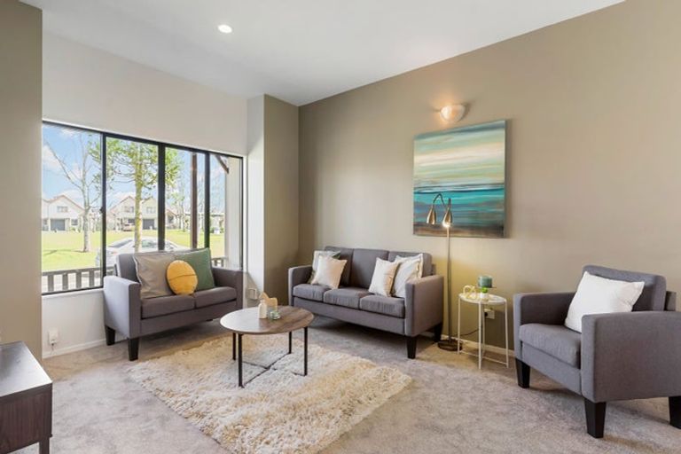 Photo of property in 3/8 Tuscany Way, Te Atatu Peninsula, Auckland, 0610