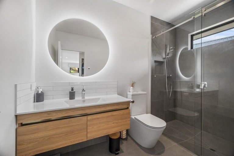 Photo of property in 124 Highland Drive, Acacia Bay, Taupo, 3385