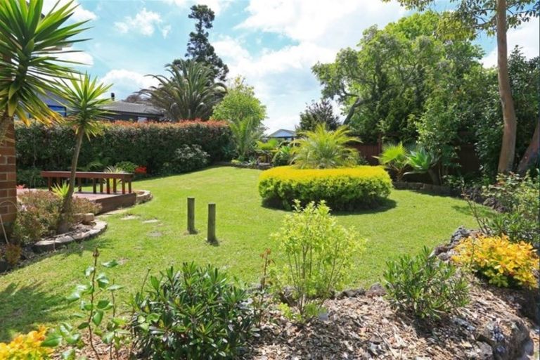 Photo of property in 61 Oreil Avenue, West Harbour, Auckland, 0618