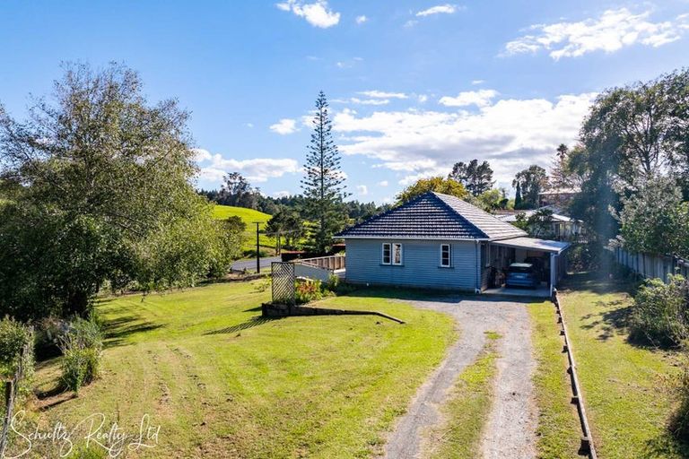 Photo of property in 15 Ash Grove, Maungaturoto, 0520