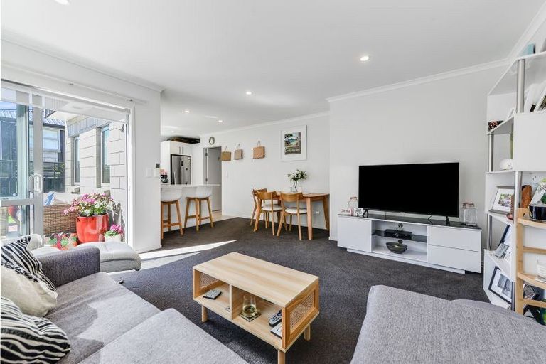 Photo of property in 2/28 Garnett Avenue, Forest Lake, Hamilton, 3200