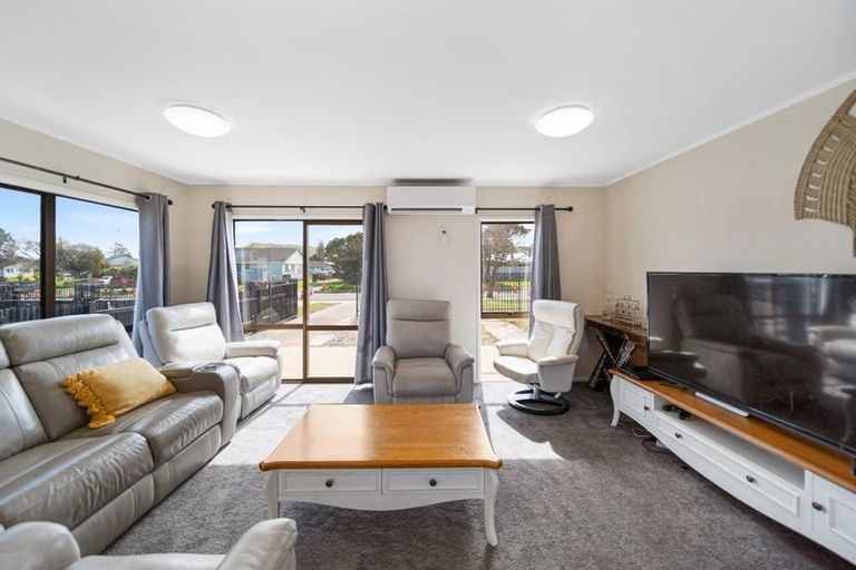 Photo of property in 4 Molesworth Place, Mangere, Auckland, 2022