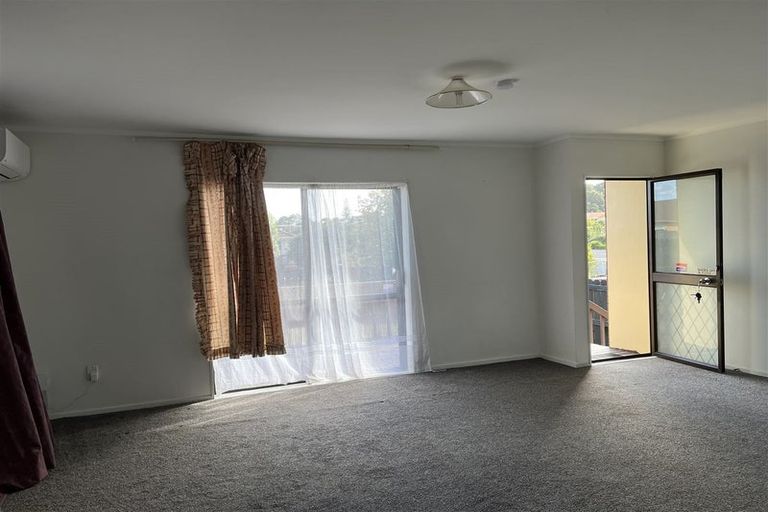 Photo of property in 2/69 Orams Road, Hillpark, Auckland, 2102