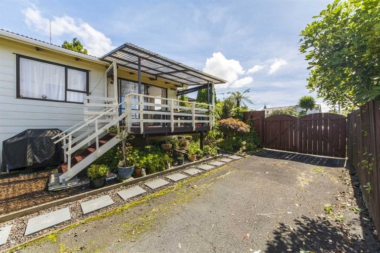 Photo of property in 2/5 Akehurst Avenue, New Lynn, Auckland, 0600