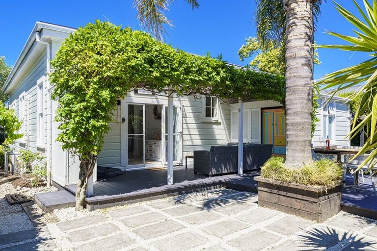 Photo of property in 1 Latham Street, Napier South, Napier, 4110