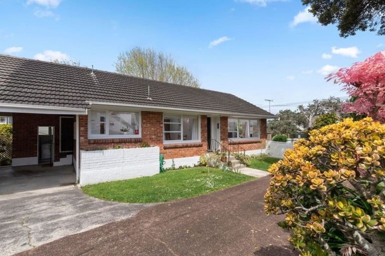 Photo of property in 1/126a Vauxhall Road, Narrow Neck, Auckland, 0624