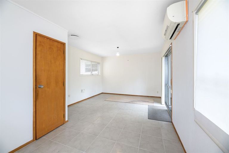 Photo of property in 23 Finlow Drive, Te Atatu South, Auckland, 0610