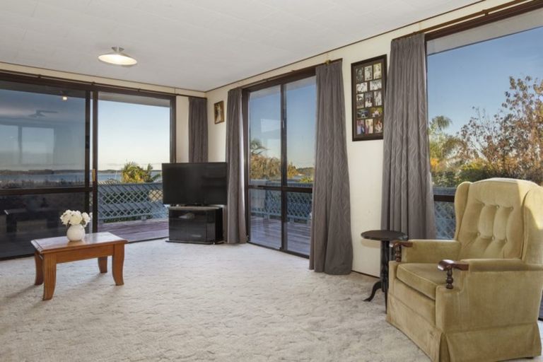 Photo of property in 1 Tinopai Drive, Omokoroa, 3114