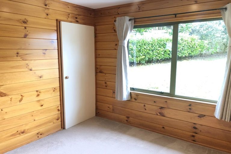 Photo of property in 5 Loughanure Place, Massey, Auckland, 0614