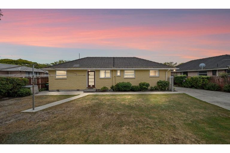 Photo of property in 8 Blossomdale Place, Bishopdale, Christchurch, 8053