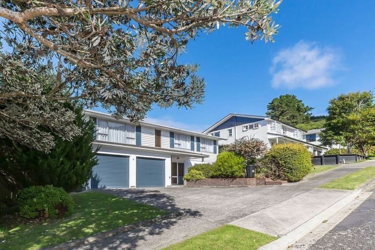 Photo of property in 7 Brasenose Place, Tawa, Wellington, 5028