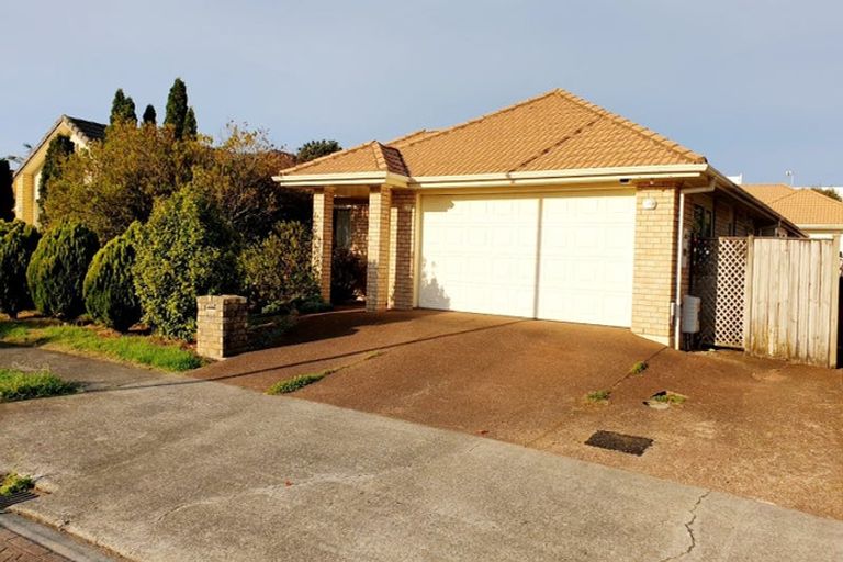 Photo of property in 104 Bob Charles Drive, Golflands, Auckland, 2013