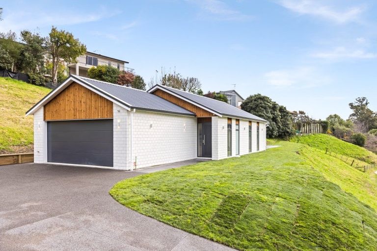 Photo of property in 28 Rochfort Road, Havelock North, 4130