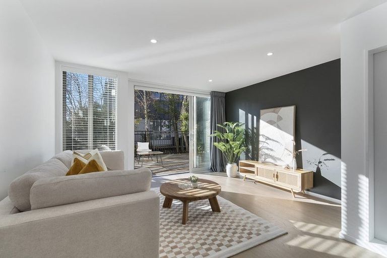 Photo of property in 2/204 Edgeware Road, Edgeware, Christchurch, 8013