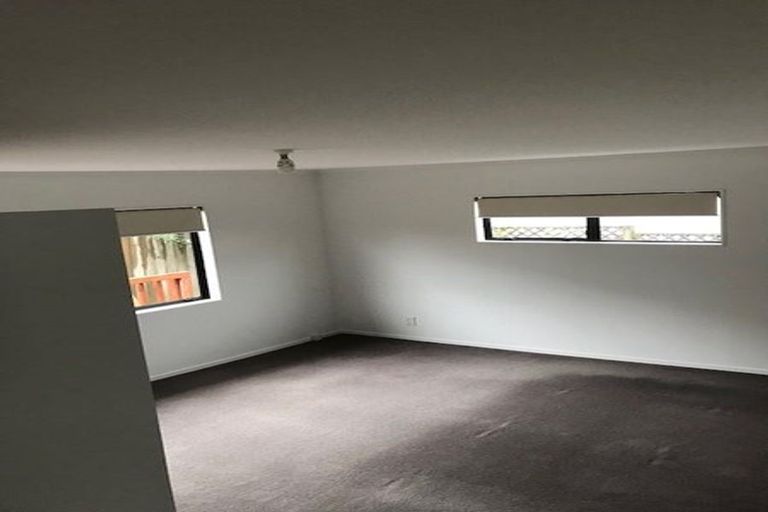 Photo of property in 2/23 William Souter Street, Forrest Hill, Auckland, 0620