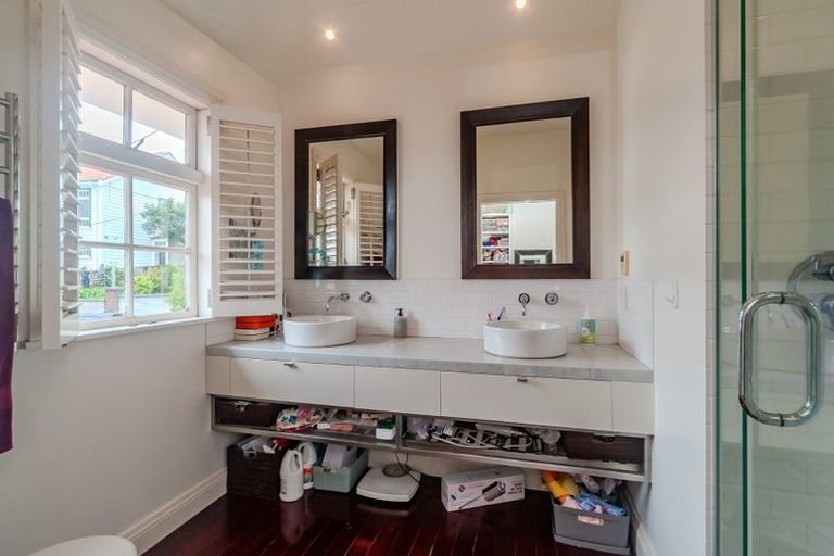 Photo of property in 60 The Crescent, Roseneath, Wellington, 6011