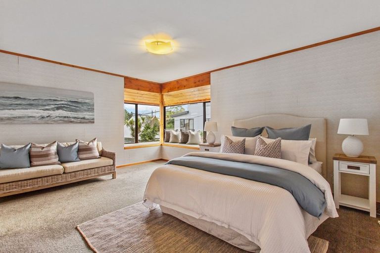 Photo of property in 1/406 East Coast Road, Sunnynook, Auckland, 0630