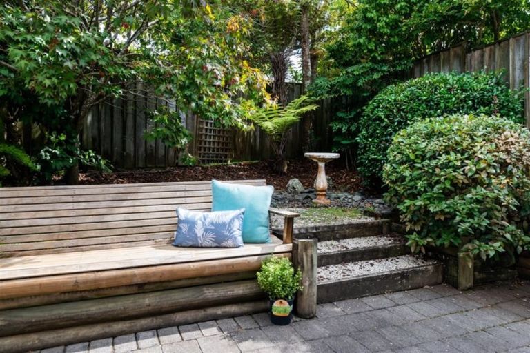 Photo of property in 1/23 Margaret Place, Milford, Auckland, 0620