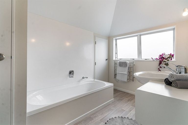 Photo of property in 2/54 Norwood Road, Bayswater, Auckland, 0622