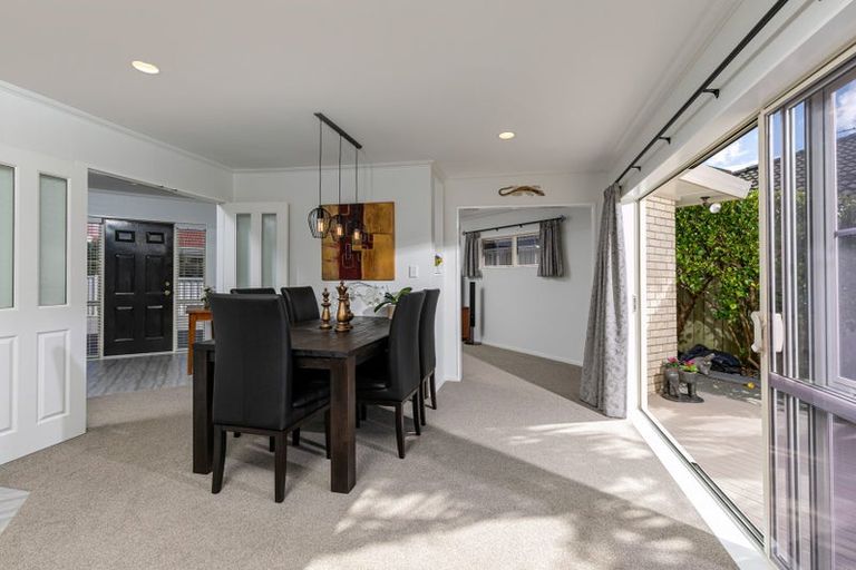 Photo of property in 27 Summerland Drive, Henderson, Auckland, 0612