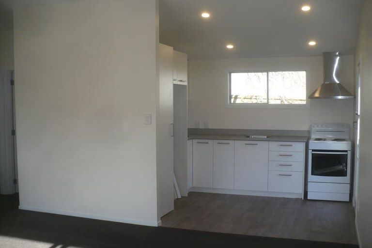 Photo of property in 2 Vera Road, Te Atatu South, Auckland, 0610