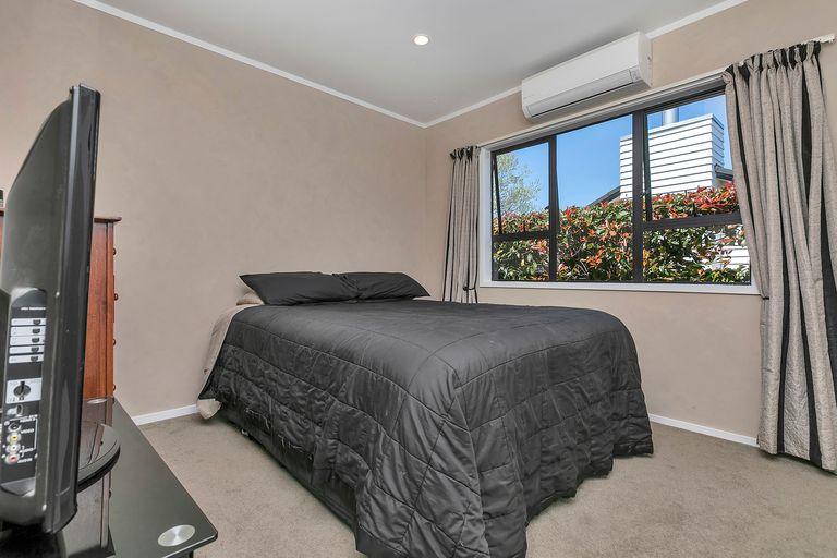 Photo of property in 17 Matua Road, Huapai, Kumeu, 0810