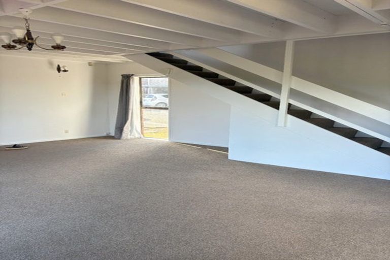 Photo of property in 2/48 Tree View Avenue, Glenfield, Auckland, 0629