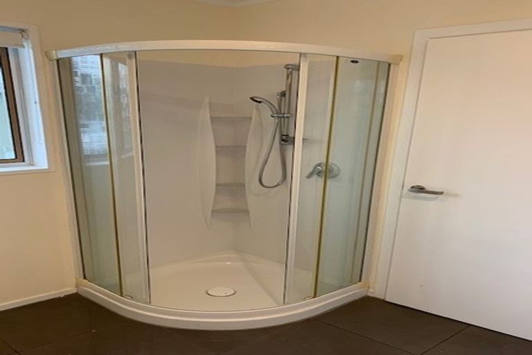 Photo of property in 18 Kaikoura Street, Maupuia, Wellington, 6022