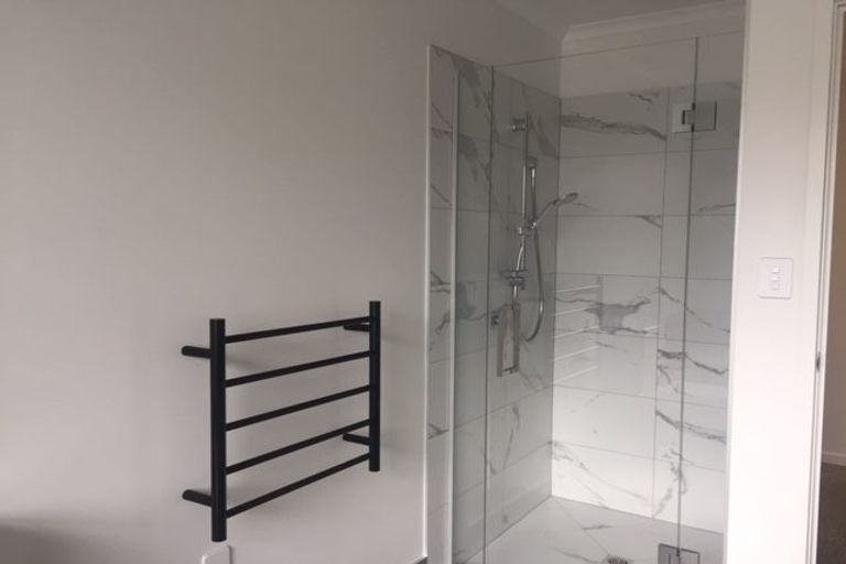 Photo of property in 42 Vinistra Road, Kumeu, 0810