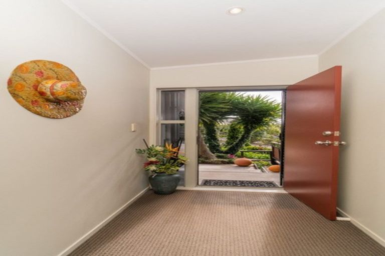 Photo of property in 7 Empressa Heights, Helensville, 0800