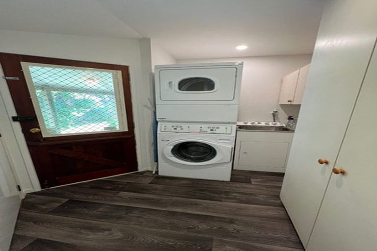 Photo of property in 1/95 Braemar Road, Castor Bay, Auckland, 0620