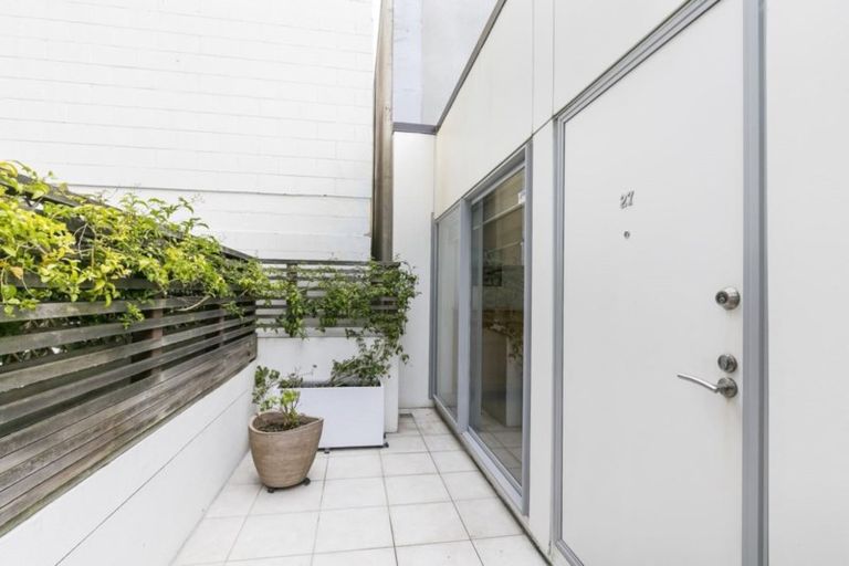 Photo of property in Sol Apartments, 27/37 Jessie Street, Te Aro, Wellington, 6011