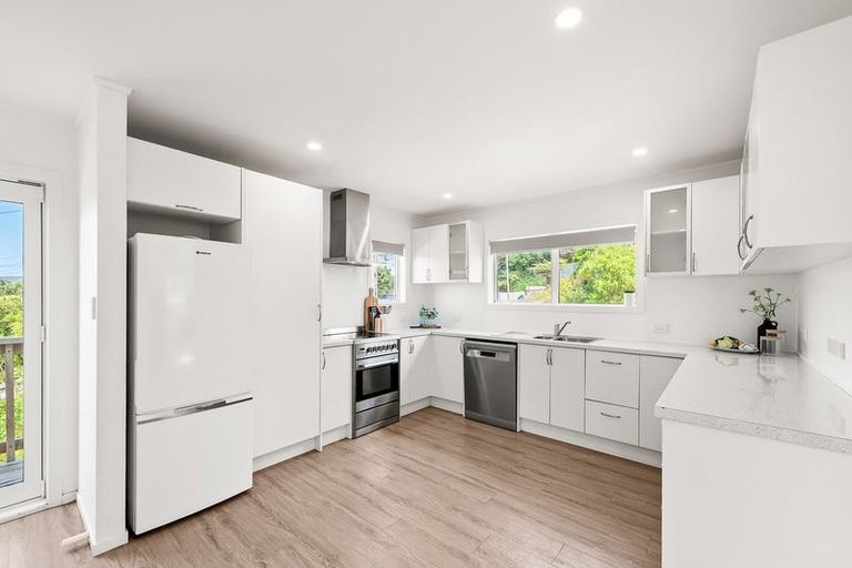 Photo of property in 60 Maungaraki Road, Korokoro, Lower Hutt, 5012