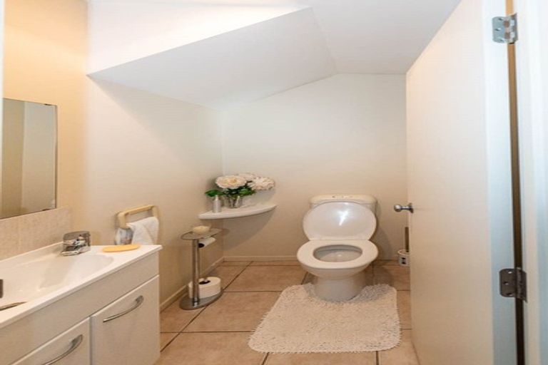 Photo of property in 7/78 Fernhill Way, Oteha, Auckland, 0632