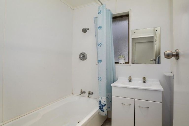 Photo of property in 10 Mossburn Grove, Kelson, Lower Hutt, 5010