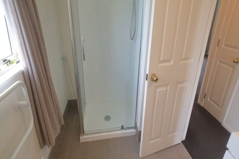 Photo of property in 37 Chatsworth Crescent, Pakuranga Heights, Auckland, 2010