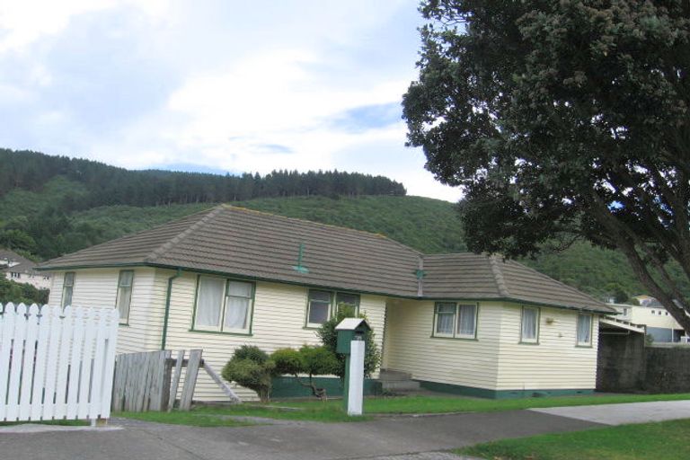 Photo of property in 8 Davidson Crescent, Tawa, Wellington, 5028