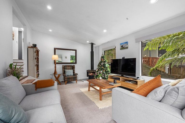 Photo of property in 2/53 Topliss Drive, Northcross, Auckland, 0632