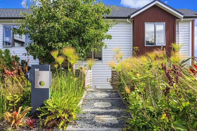 Photo of property in 1 Turutu Place, Long Bay, Auckland, 0630